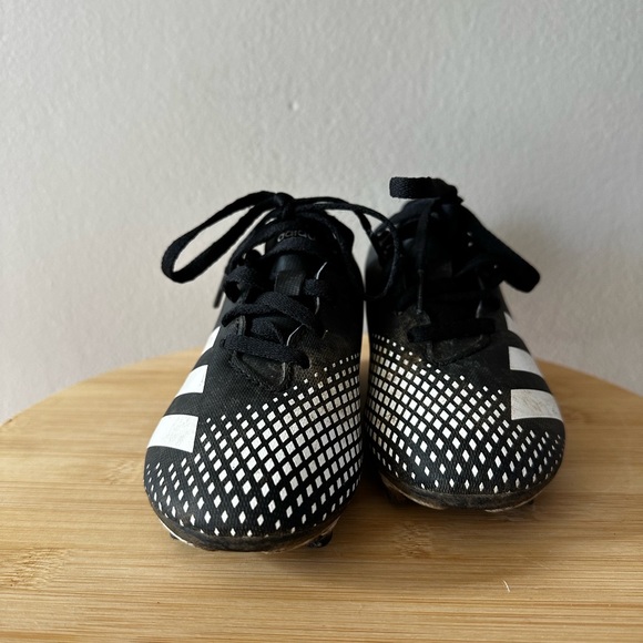 Adidas Predator | Soccer Cleats - Picture 3 of 6